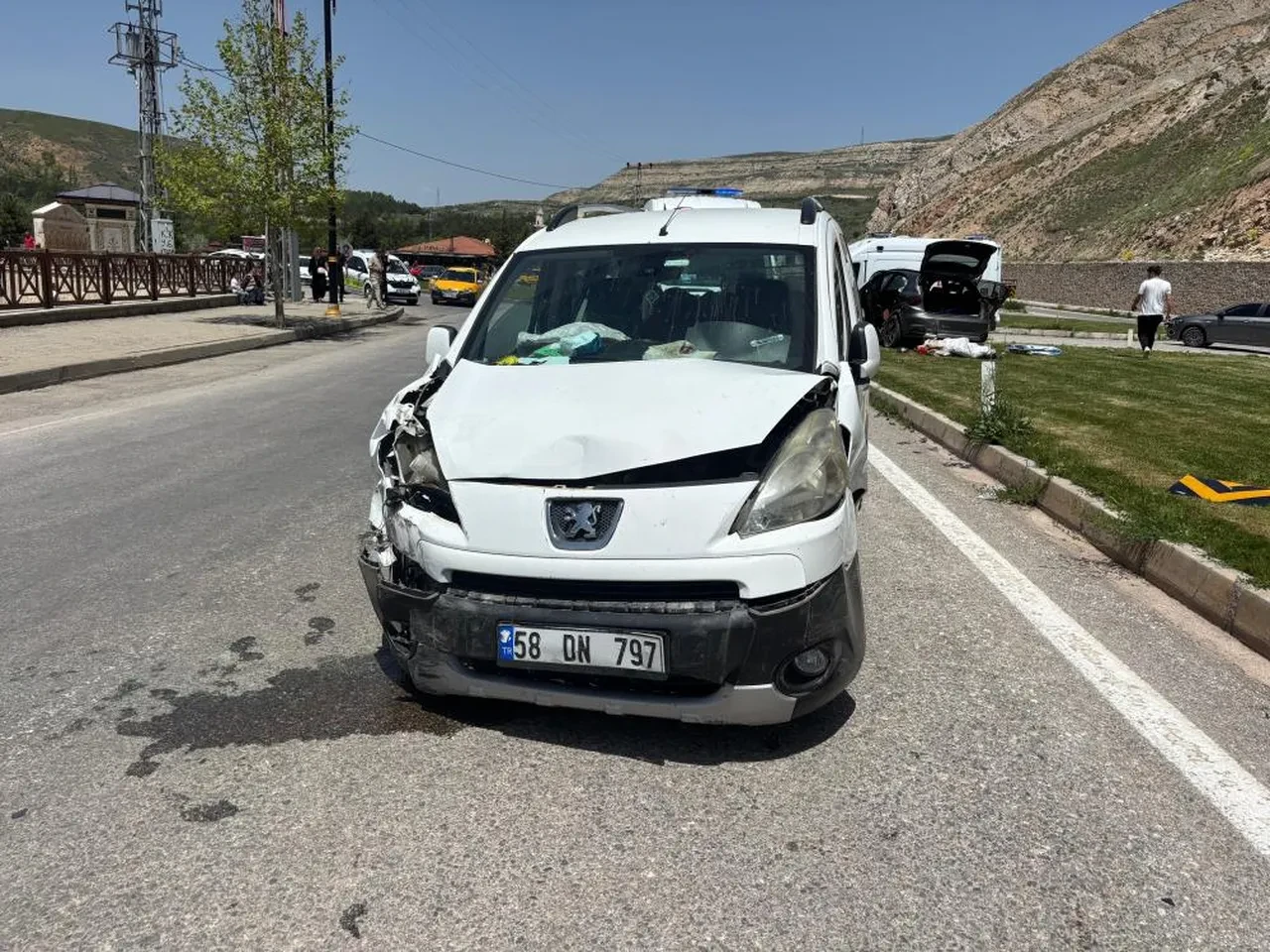 Sivas'ta korkunç kaza: 3'ü çocuk 6 kişi yaralı