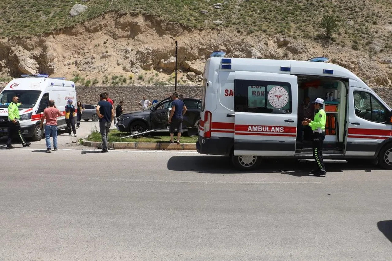 Sivas'ta korkunç kaza: 3'ü çocuk 6 kişi yaralı