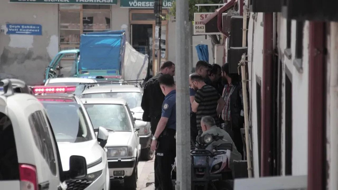 Şoke eden olay! Define için 30 metrelik tünel kazdı, kötü koku yakalattı