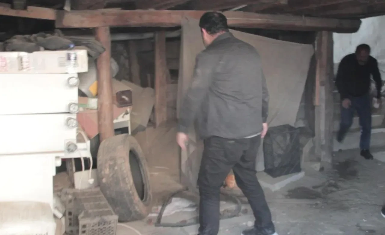 Şoke eden olay! Define için 30 metrelik tünel kazdı, kötü koku yakalattı