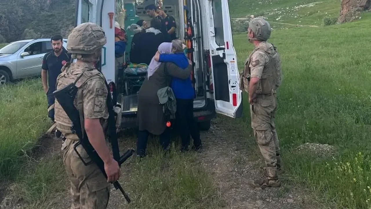 Tunceli’de dağda mahsur kalan çifti jandarma kurtardı