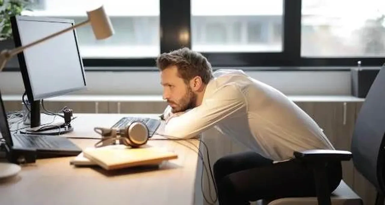 Uzun süre oturanlar dikkat! Resmen beyninizi küçültüyor