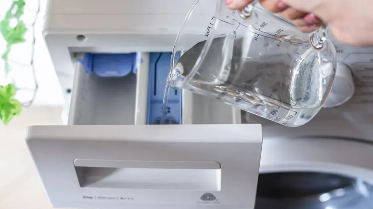 Yumuşatıcılar tarih oluyor! Hem daha ucuz hem de daha yumuşacık yapıyor: 1 kapak atmak yeterli