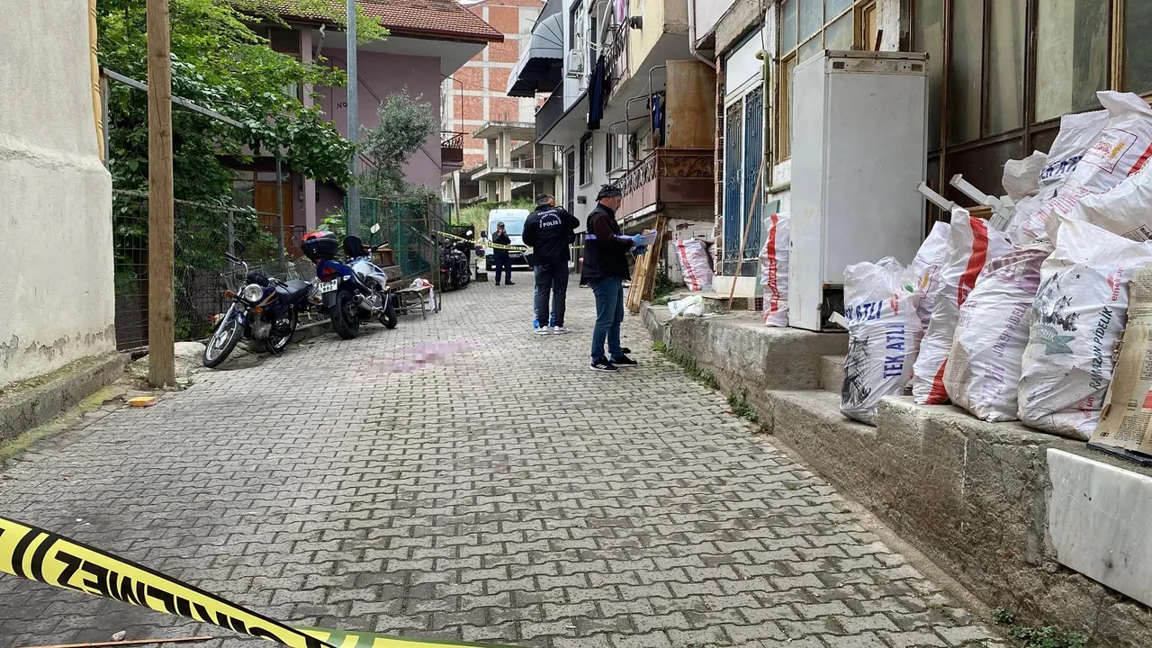 Abi kardeş arasındaki yer kavgasında kan aktı! Gözünü kırpmadan tüfekle vurdu