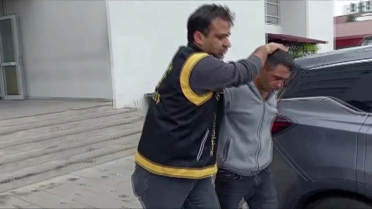 Adana'da şaşkına çeviren olay! Arkadaşları eve bırakmayınca otomobil çaldı