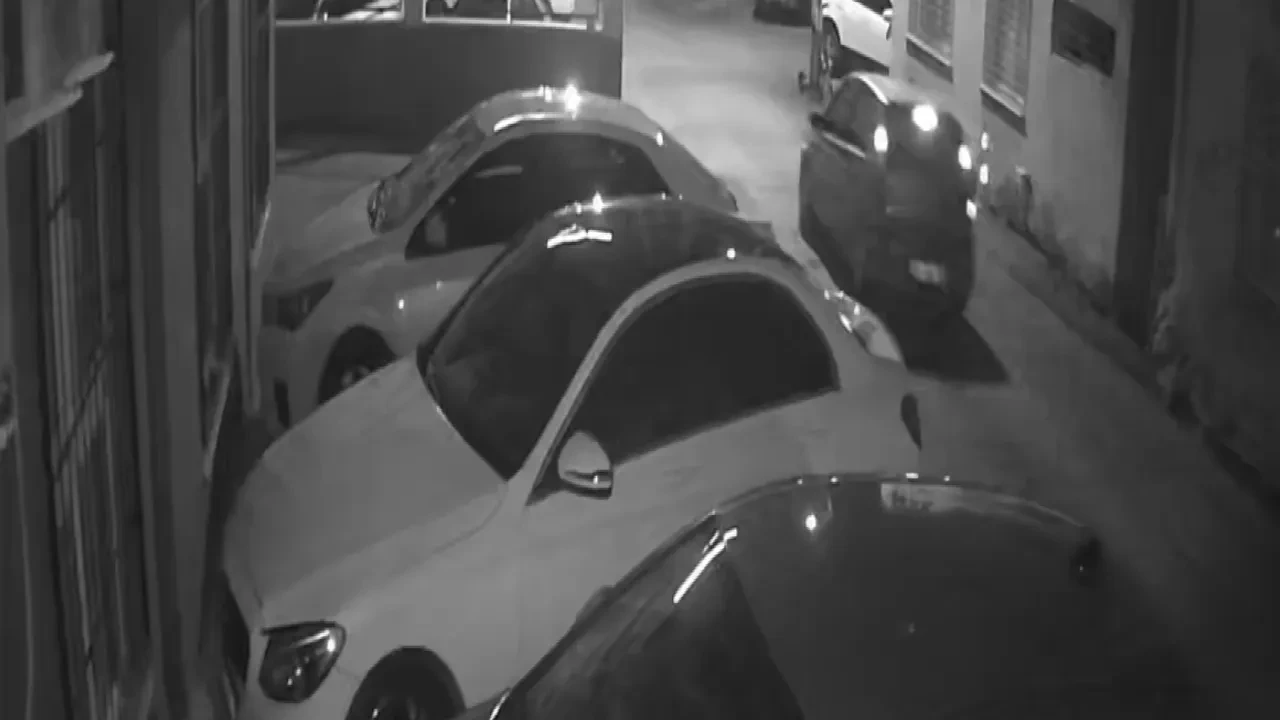 Adana'da şaşkına çeviren olay! Arkadaşları eve bırakmayınca otomobil çaldı