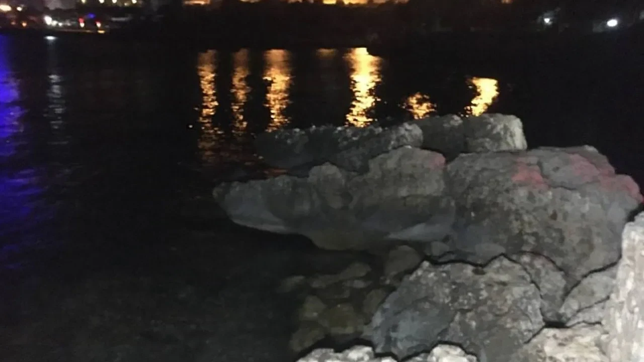 Balık tutarken kayalıktan düşerek hayatını kaybetti