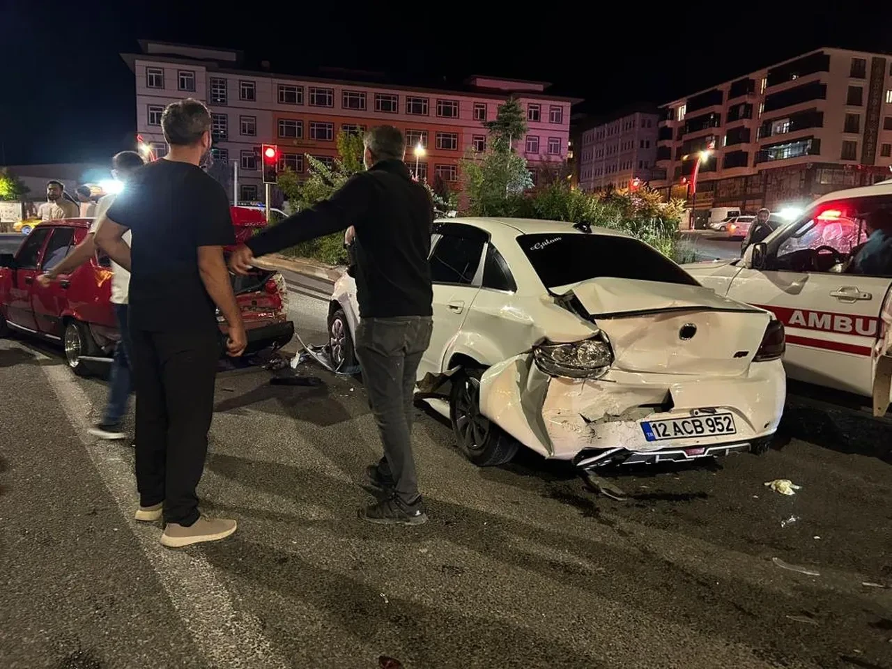 Bingöl’de zincirleme trafik kazası: Yaralılar var!