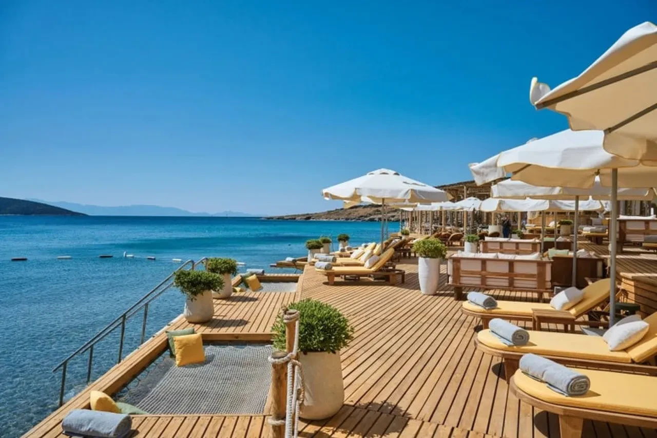 Bodrum beach'leri cep yakacak! Dudak uçuklatan fiyat tarifesi belli oldu: Tepki yağıyor 