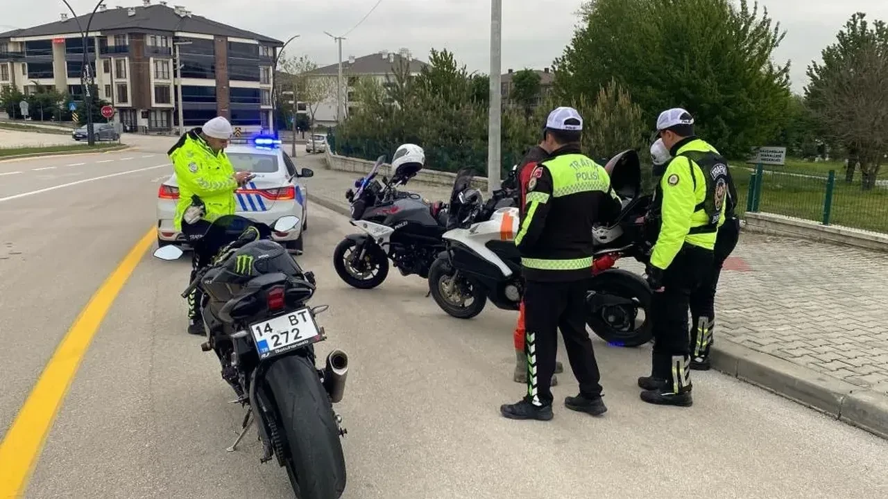 Bolu'da trafik polisleri sürücülere 8 milyon TL trafik cezası kesti!