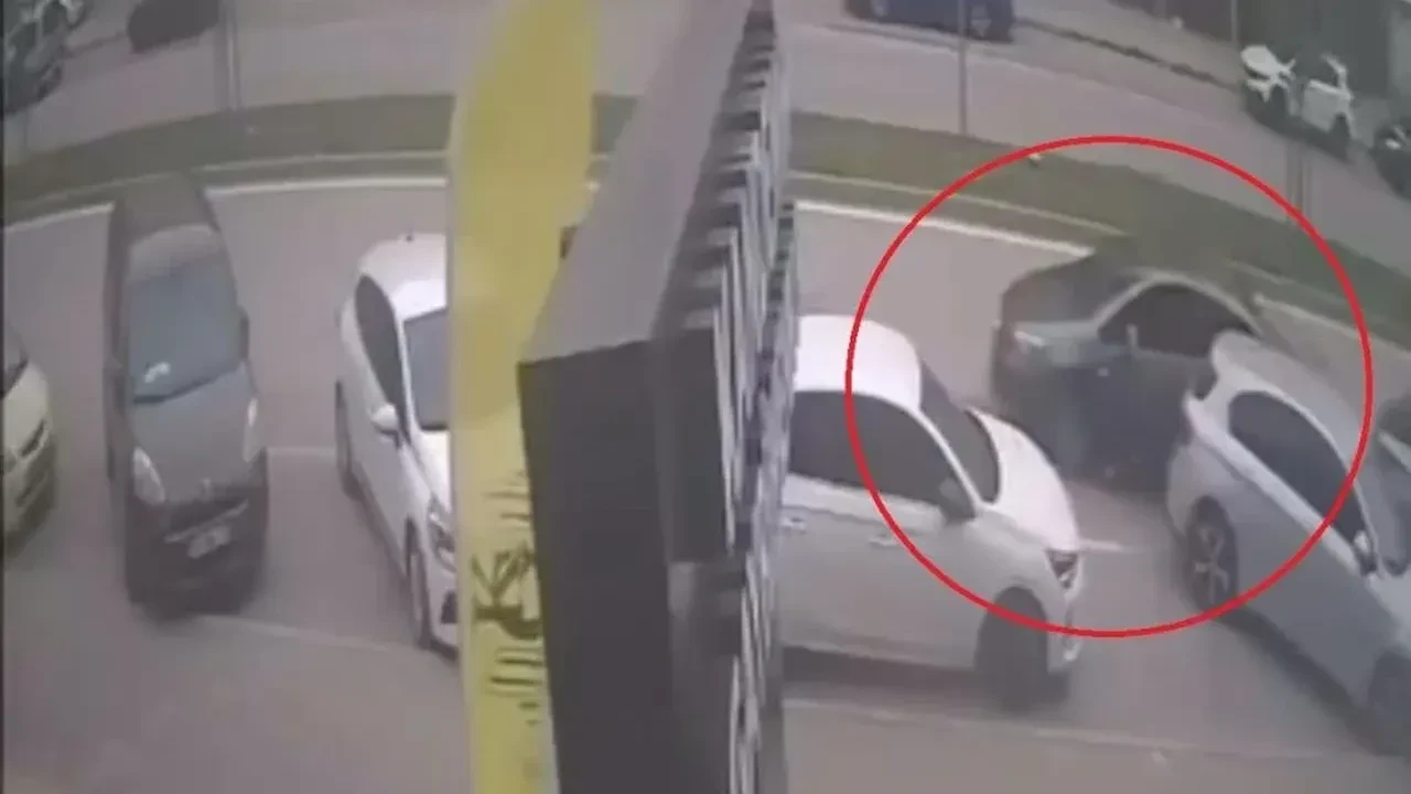 Bursa’da faciadan dönüldü! El freni unutulunca 8 araç hasar gördü!