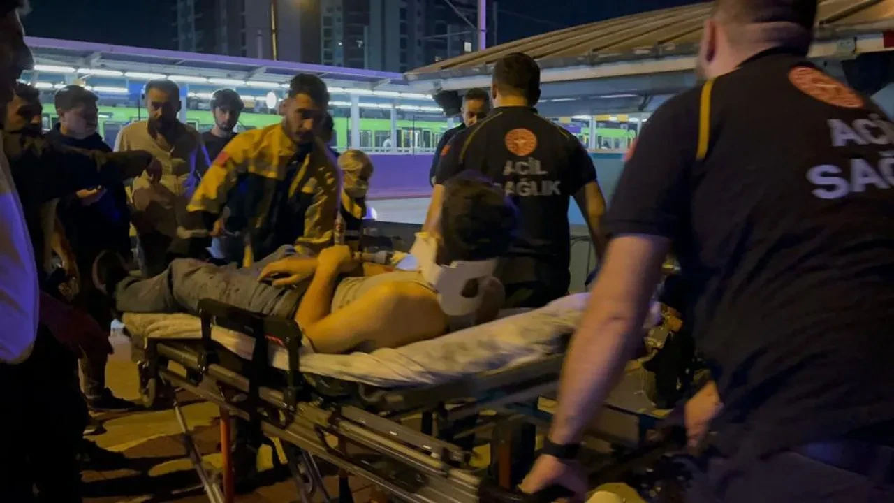 Bursa'da iki grup arasında bıçaklı kavga: 3 yaralı