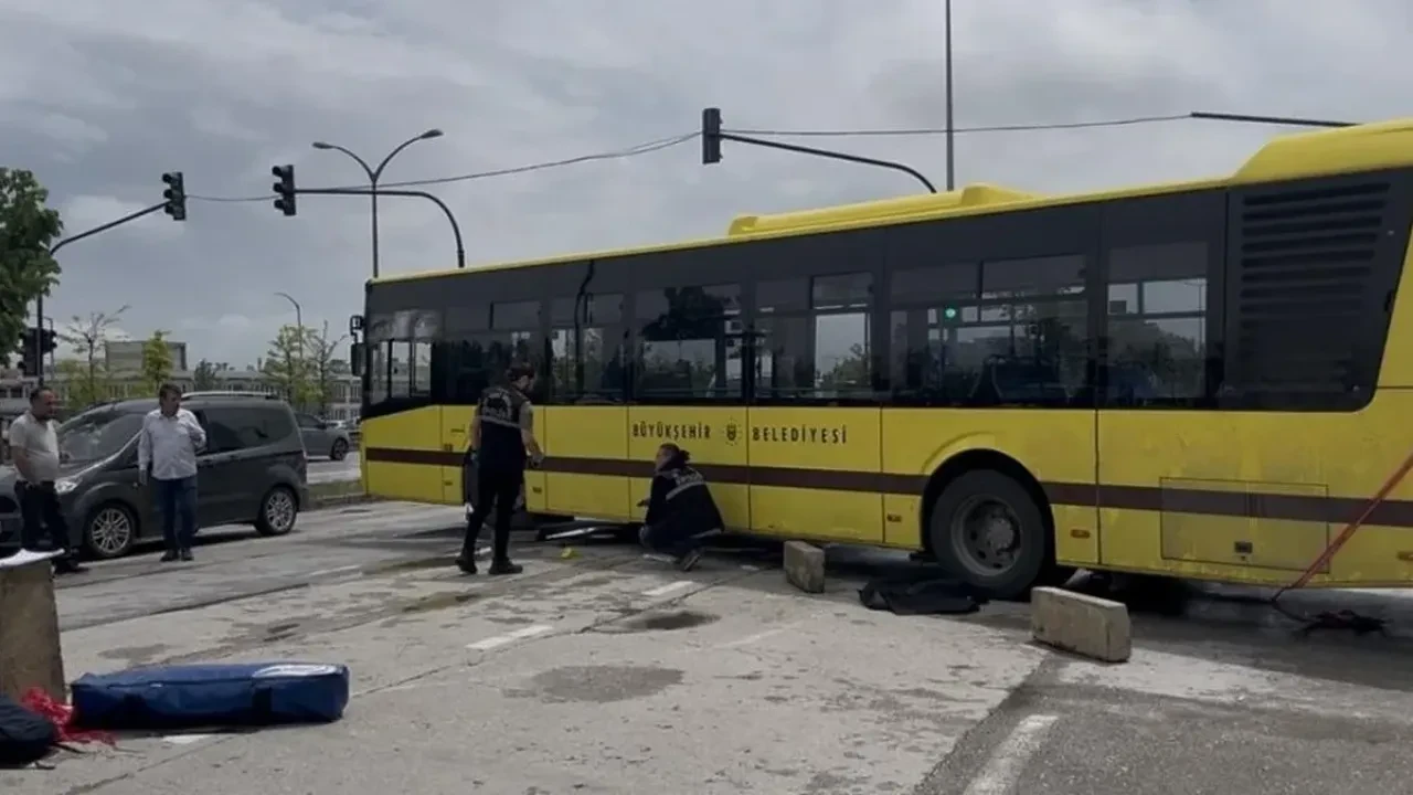 Bursa’da motosikletli genç U dönüşü yapan otobüsün altında hayatını kaybetti!