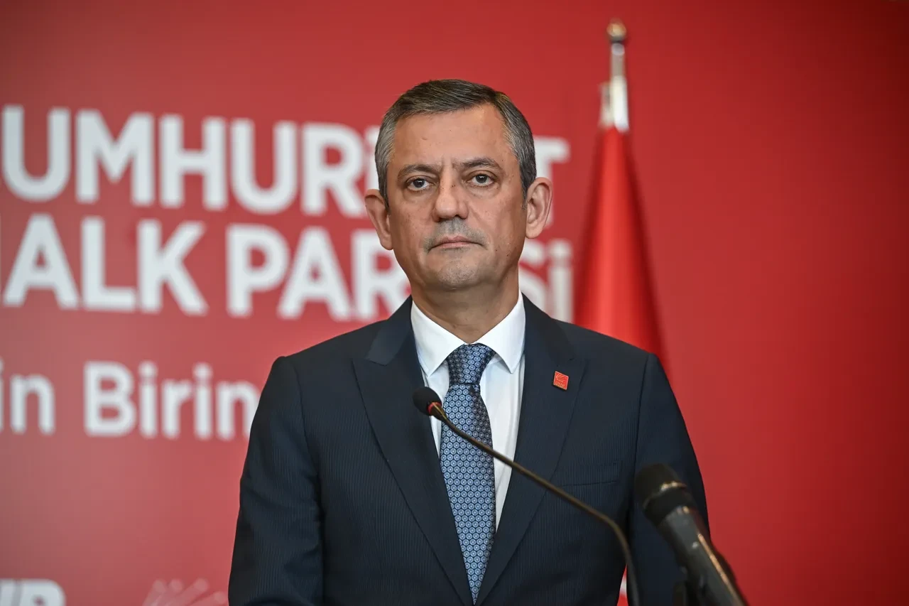 CHP lideri Özgür Özel'den asgari ücrete ara zam mesajı