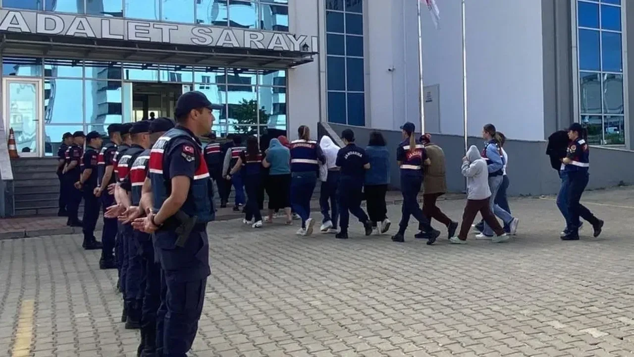 Edirne’de fuhuş operasyonunda 12 kadın kurtarıldı, 10 şüpheli yakalandı!