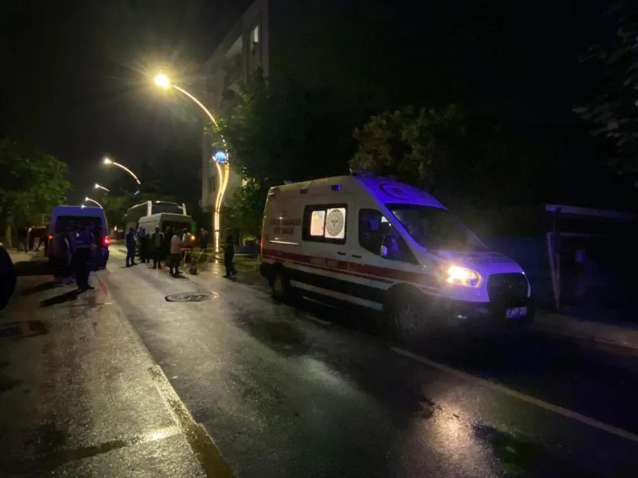 Ehliyetsiz sürücü dehşet saçtı: İzinsiz araç aldı, ortalığı savaş alanına çevirdi