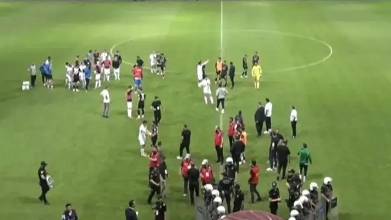 Elazığspor Vanspor FK maçı tatil edildi