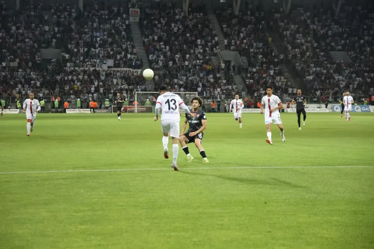 Elazığspor Vanspor FK maçı tatil edildi