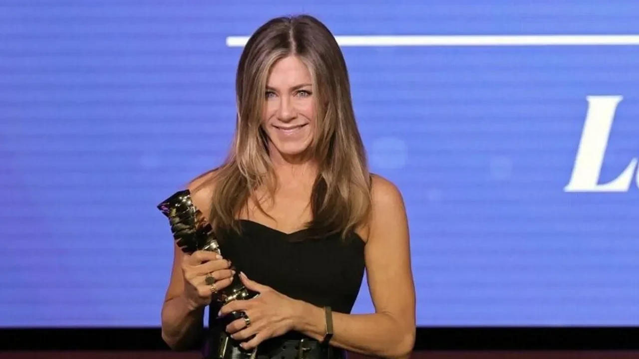 Friends oyuncusu Jennifer Aniston, telefon numarasını paylaşınca olanlar oldu 