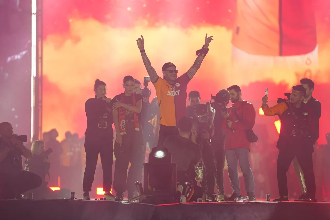 Galatasaray 25. şampiyonluğunu kutluyor!