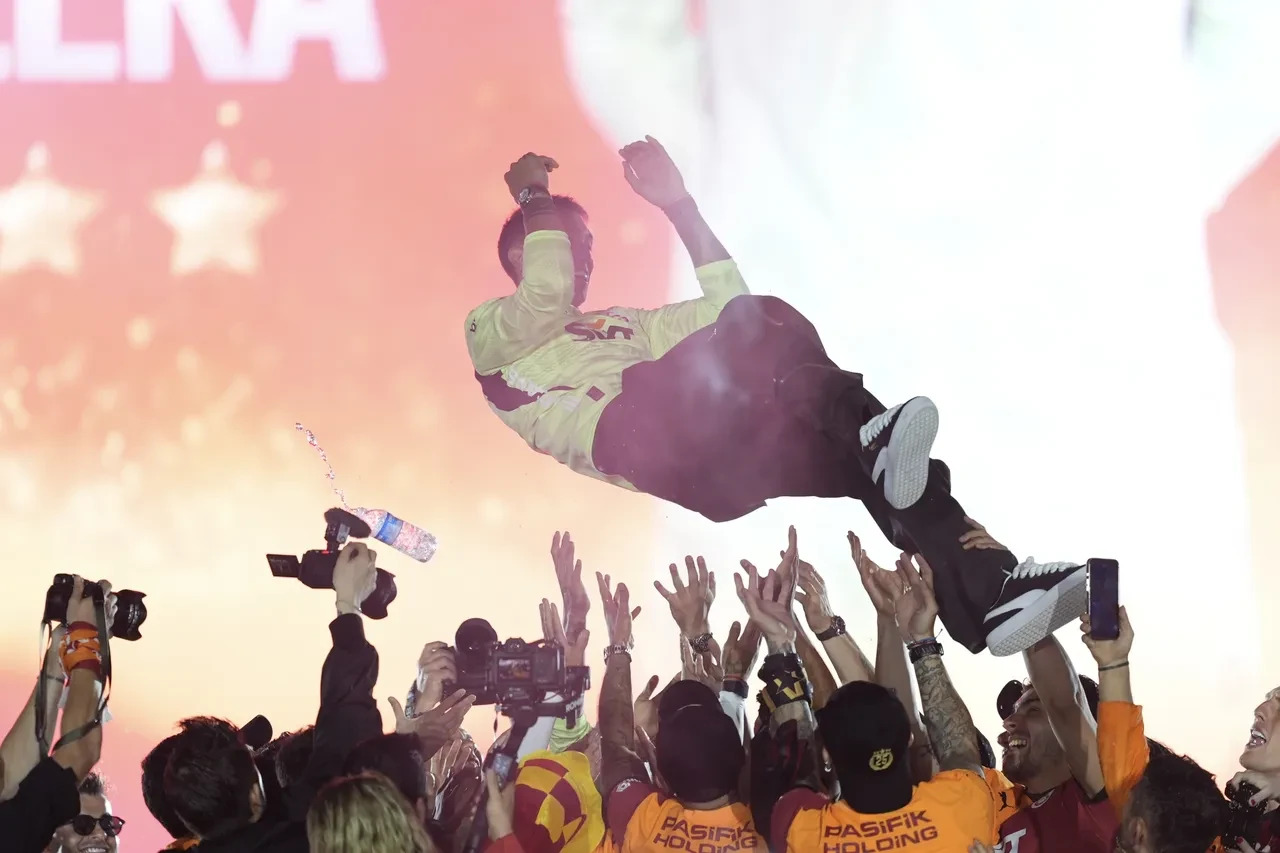 Galatasaray 25. şampiyonluğunu kutluyor!