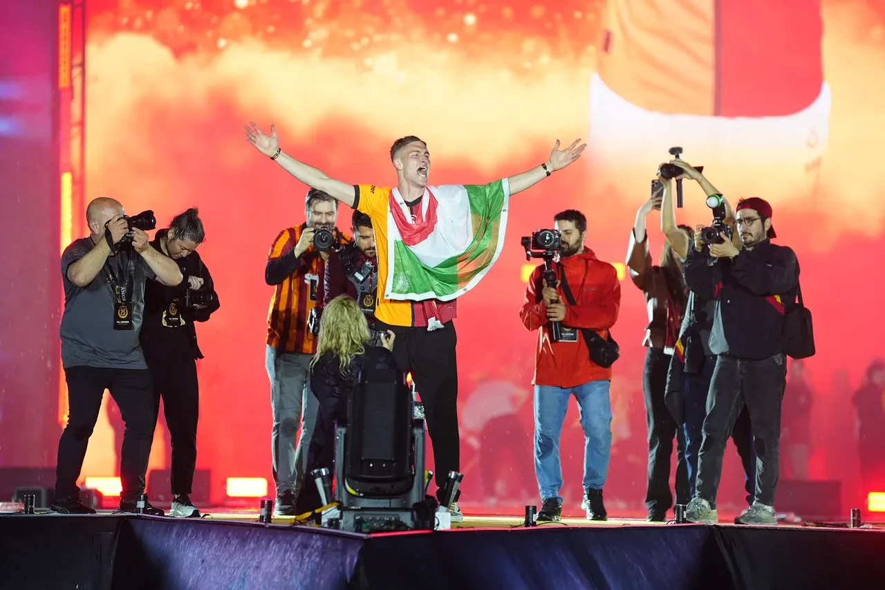 Galatasaray 25. şampiyonluğunu kutluyor!