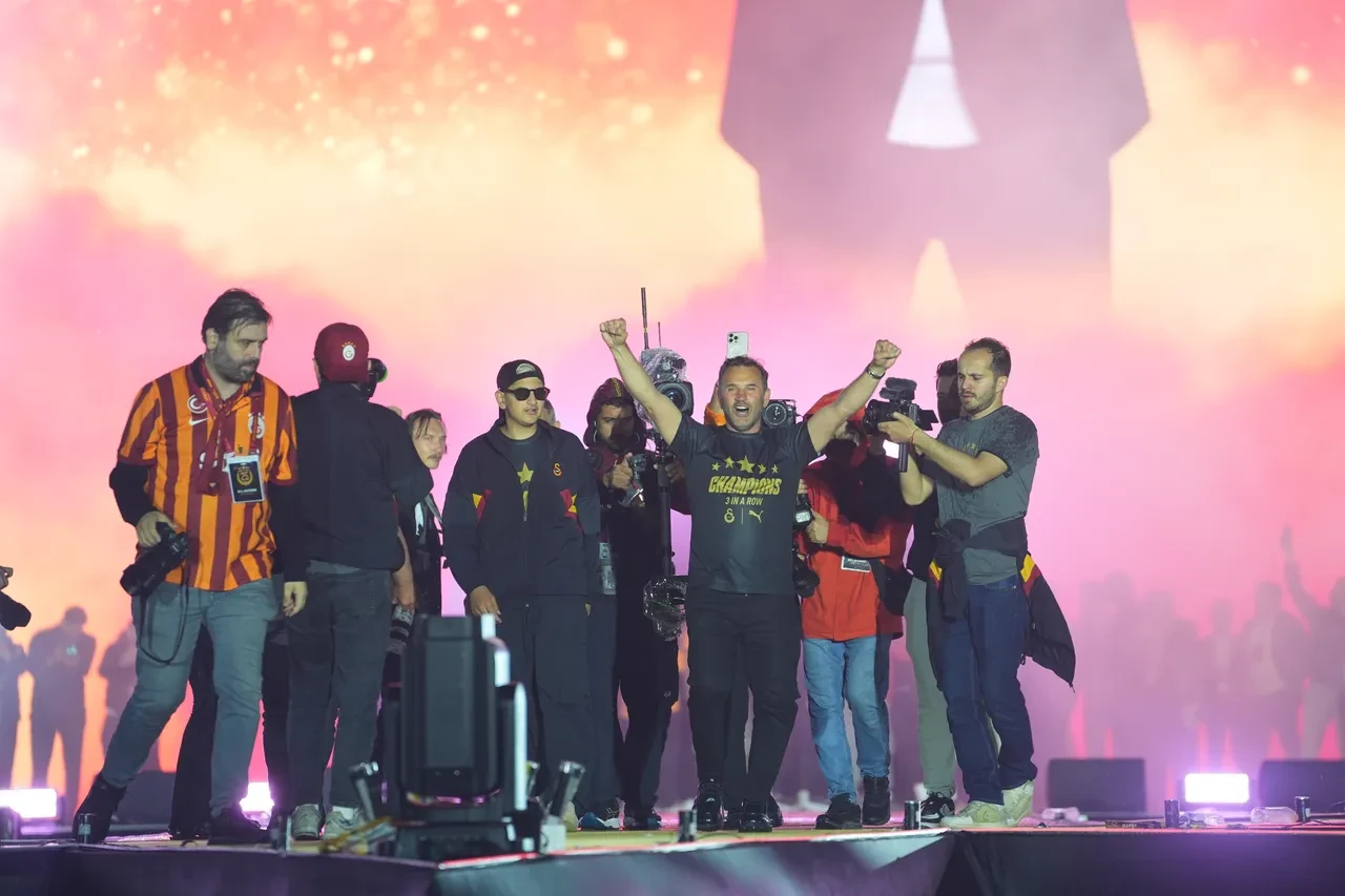 Galatasaray 25. şampiyonluğunu kutluyor!