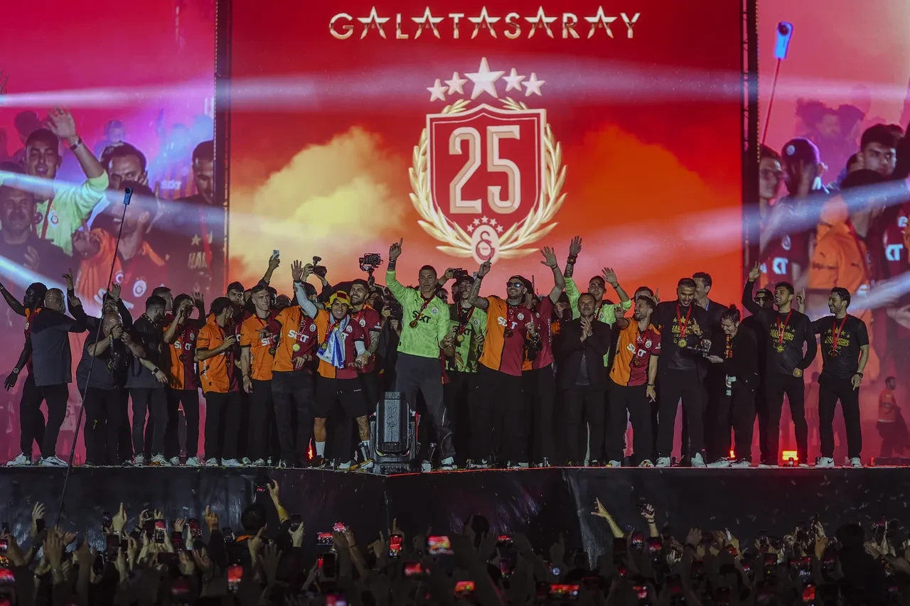 Galatasaray'ın şampiyonluk kutlamasına kat kişi geldi? Sayı paylaşıldı: Şaşırtan sonuç