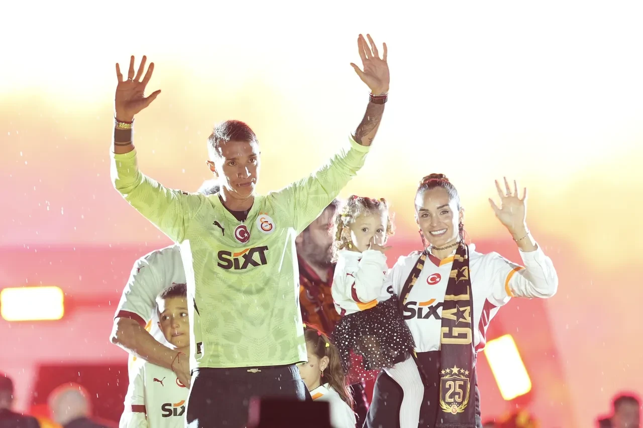 Galatasaray'da çifte ayrılık! Okan Buruk kararını verdi