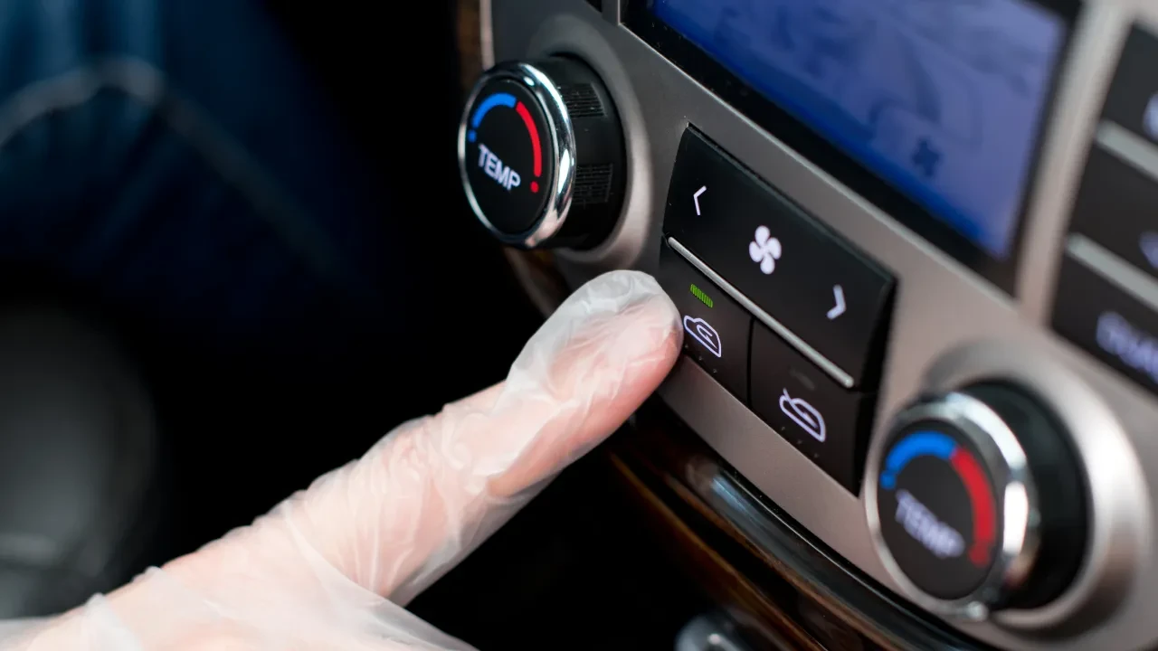 İçi fırın gibi olan arabayı bile anında serinleten tuş! 30 derecede bile etkisini gösteriyor
