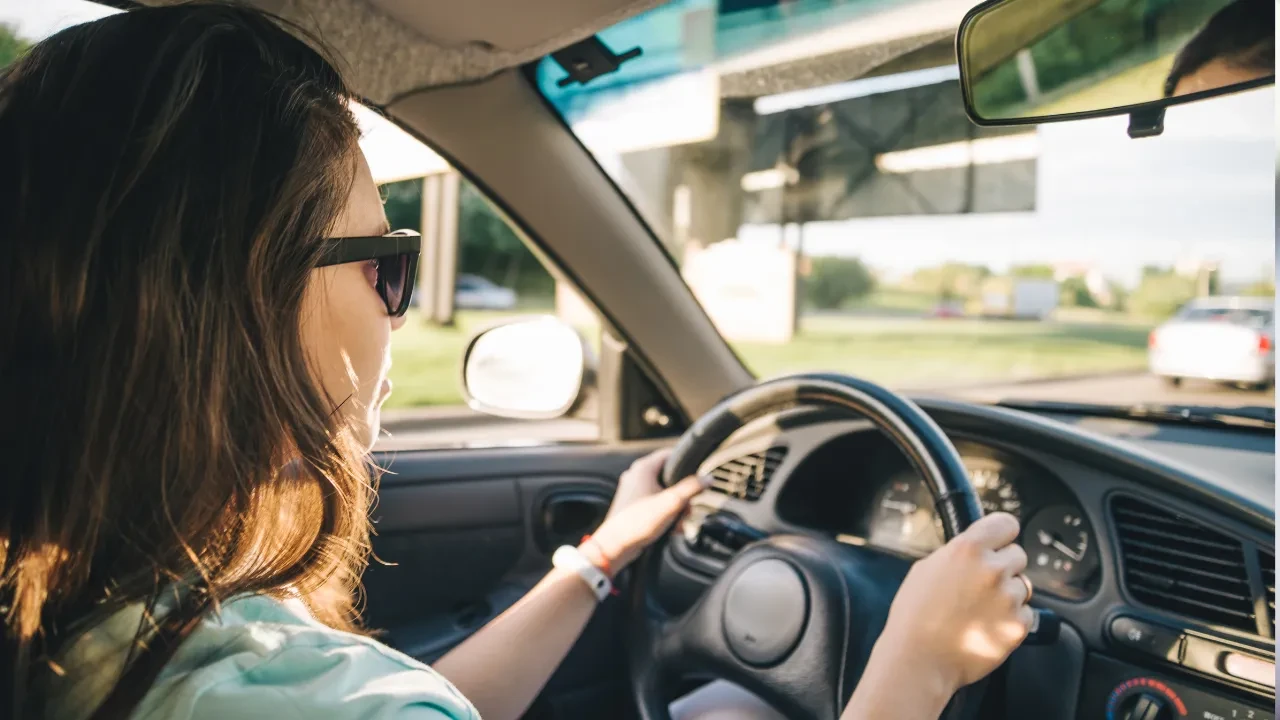 İçi fırın gibi olan arabayı bile anında serinleten tuş! 30 derecede bile etkisini gösteriyor