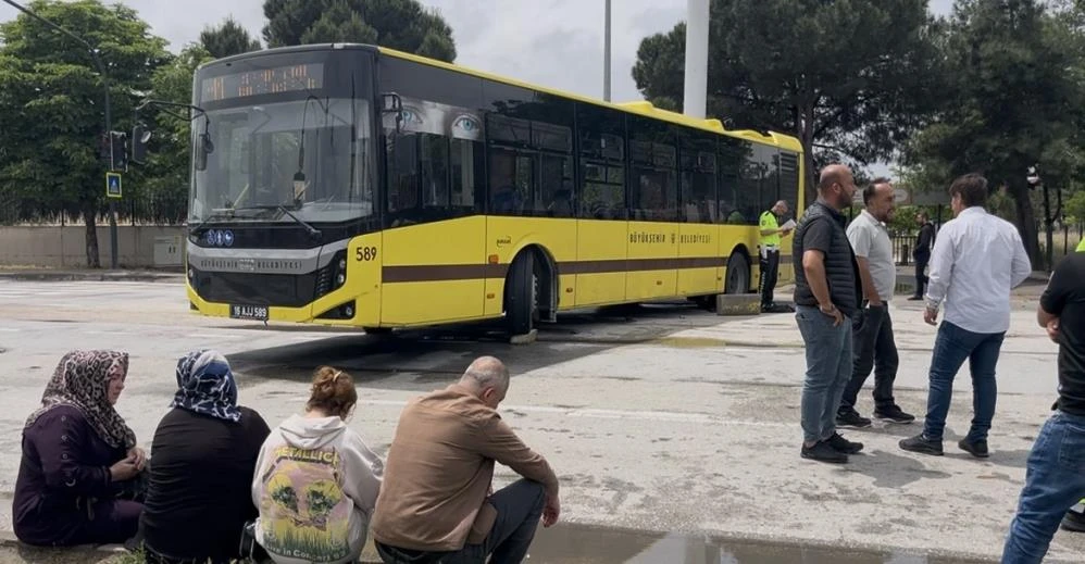 Bursa’da motosikletli genç U dönüşü yapan otobüsün altında hayatını kaybetti!