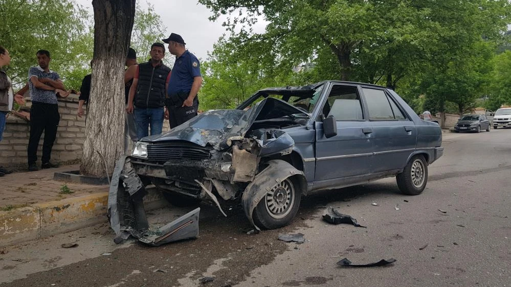 Safranbolu’da otomobil ile motosiklet çarpıştı, 3 yaralı