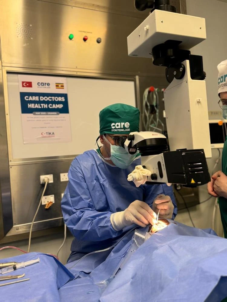 TİKA ve Çare Derneği'nin Türk hekimleri Uganda'ya umut oldu!