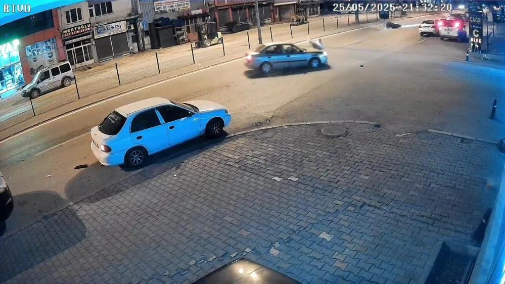 Karabük’te otomobilin çarptığı motosiklet metrelerce sürüklendi!