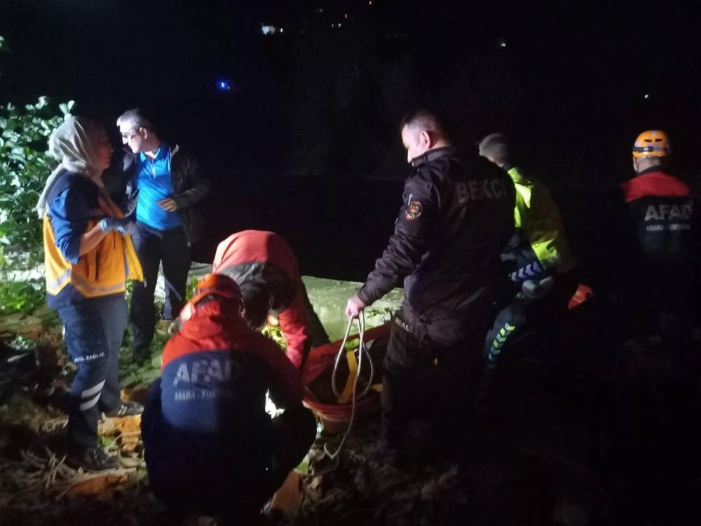 Giresun'da minibüs dereye yuvarlandı, sürücü hayatını kaybetti!