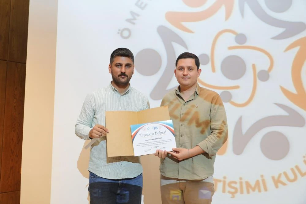 Minikler bilime yön verdi: 3 dakikada tez anlatma yarışmasında ödüller sahiplerini buldu