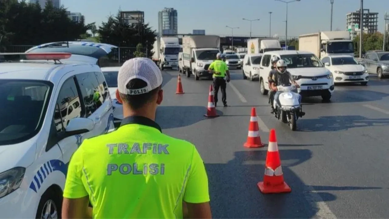 İstanbul'da salı trafiği! Fenerbahçe kutlamaları nedeniyle bu yollar kapanacak