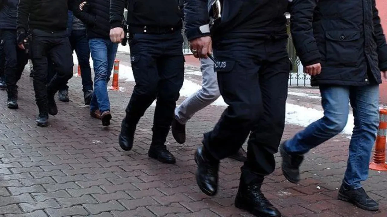 İzmir merkezli 5 ilde FETÖ