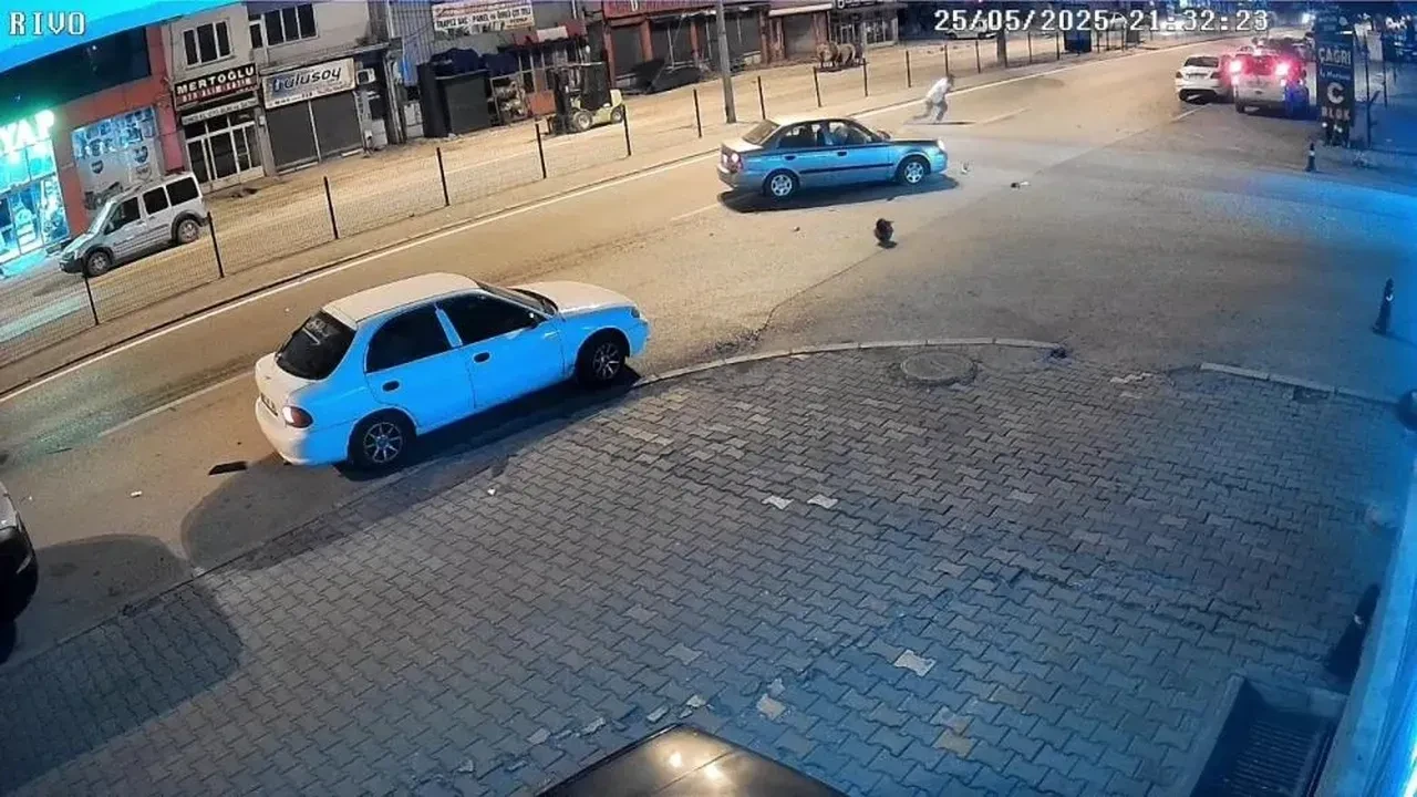 Karabük’te otomobilin çarptığı motosiklet metrelerce sürüklendi!