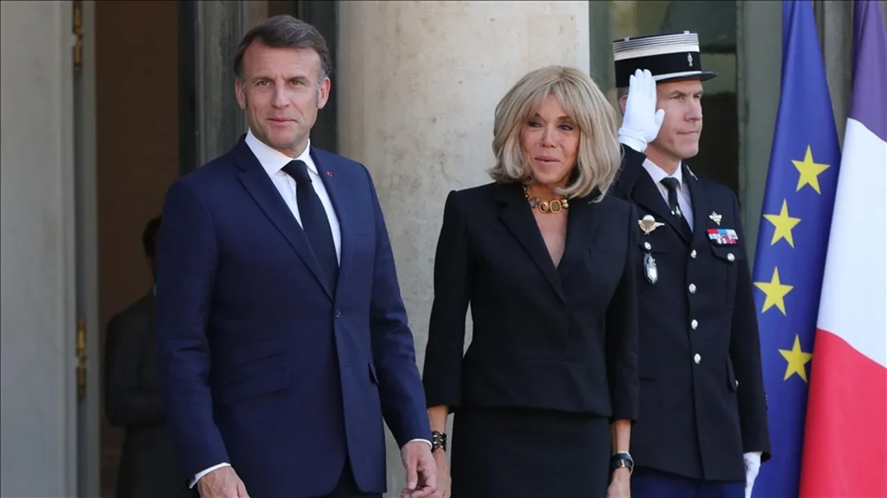 Macron’un eşi kim, kaç yaşında? Tokat atan eşi ile bakın nasıl tanışmış