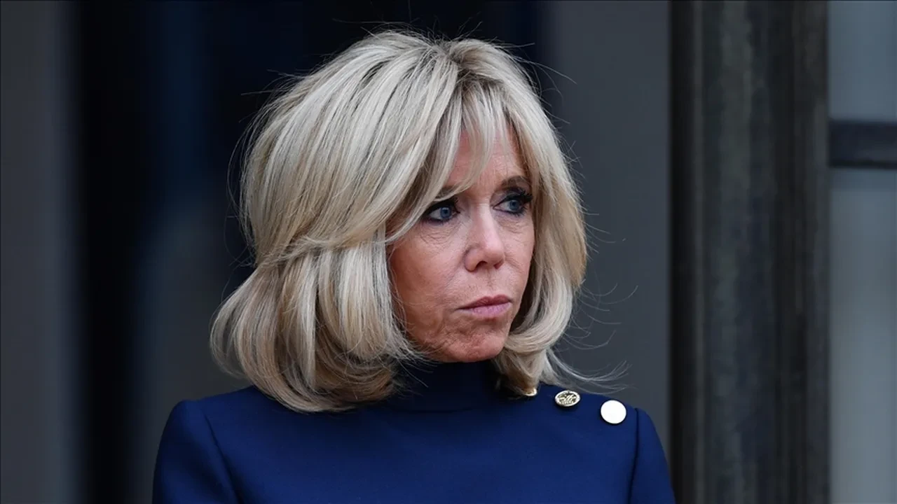 Macron’un eşi kim, kaç yaşında? Tokat atan eşi ile bakın nasıl tanışmış