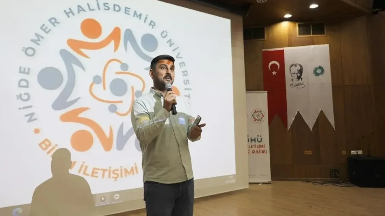 Minikler bilime yön verdi: 3 dakikada tez anlatma yarışmasında ödüller sahiplerini buldu