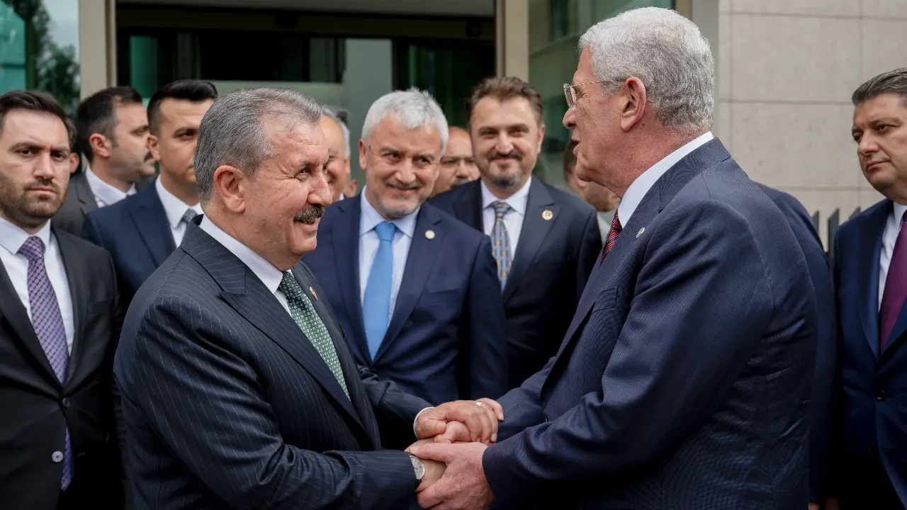 Müsavat Dervişoğlu'ndan Mustafa Destici'ye ziyaret! DEM'e veto, hükümete açık kapı