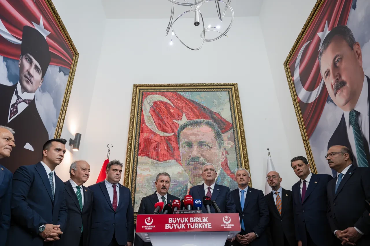 Müsavat Dervişoğlu'ndan Mustafa Destici'ye ziyaret! DEM'e veto, hükümete açık kapı