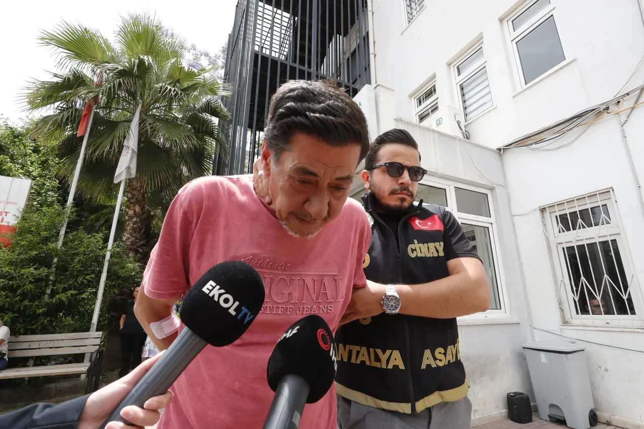 Oğlunu 25 bıçak darbesiyle öldürdü! Kan donduran olayın detayları ortaya çıktı