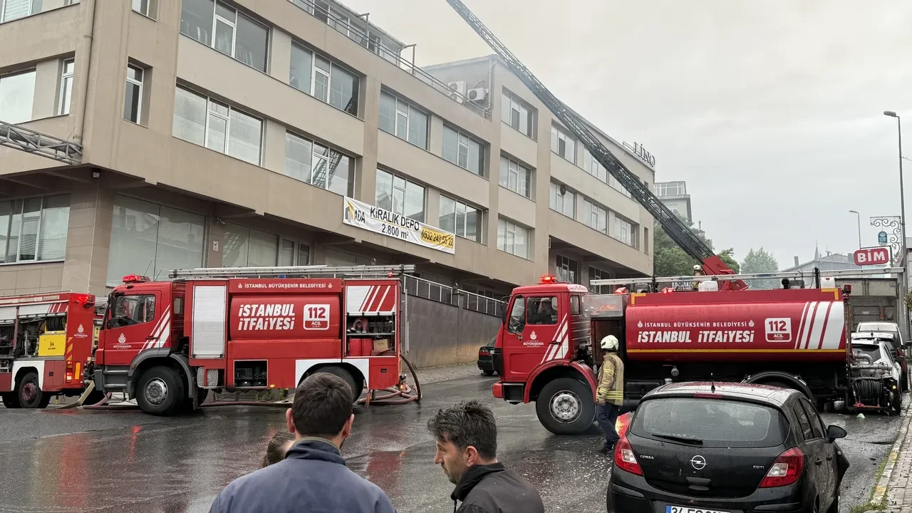 Son dakika | Eyüpsultan'da fabrika yangını! Çok sayıda ekip sevk edildi
