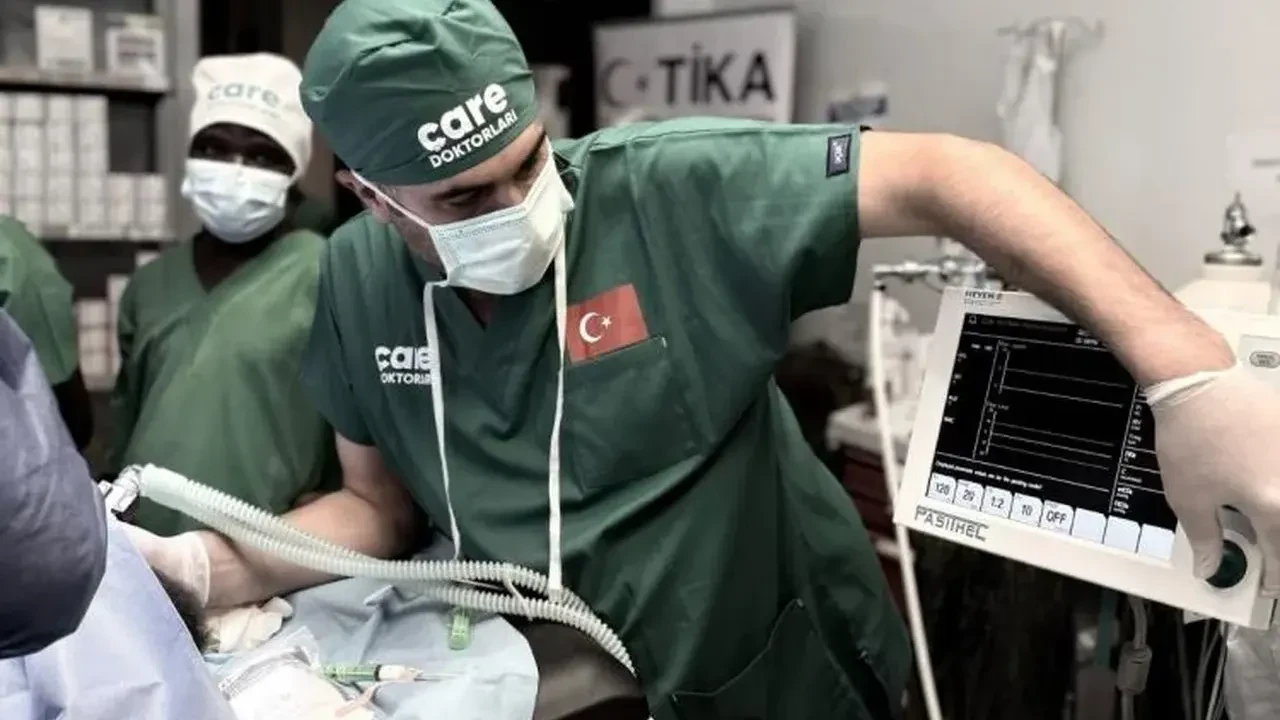 TİKA ve Çare Derneği'nin Türk hekimleri Uganda'ya umut oldu!