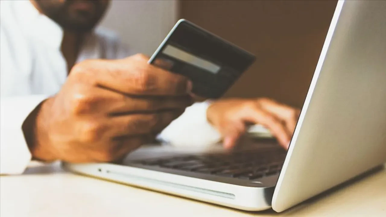 Ünlü e-ticaret sitesinin başı sahte indirimlerle dertte