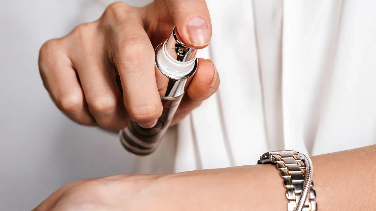 Uzmanı açıkladı! Parfümün kalıcılığını 10 kat arttırıyor: Kokusu gün boyu sürüyor